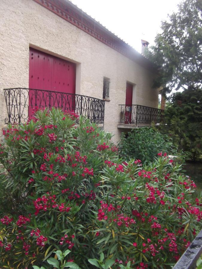 F2 de 45 m2 avec jardin au rdc dans villa chiens OK à 5 min à pied des Thermes de Vernet-les-Bains, location de samedi à samedi Esterno foto