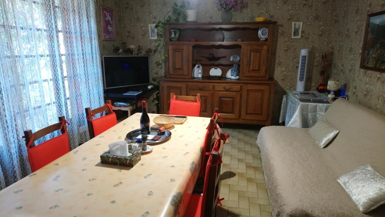 F2 de 45 m2 avec jardin au rdc dans villa chiens OK à 5 min à pied des Thermes de Vernet-les-Bains, location de samedi à samedi Esterno foto