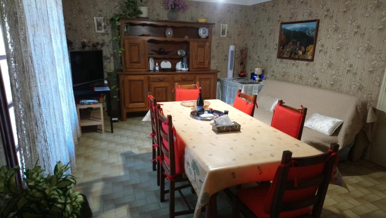 F2 de 45 m2 avec jardin au rdc dans villa chiens OK à 5 min à pied des Thermes de Vernet-les-Bains, location de samedi à samedi Esterno foto