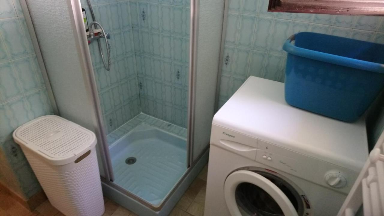 F2 de 45 m2 avec jardin au rdc dans villa chiens OK à 5 min à pied des Thermes de Vernet-les-Bains, location de samedi à samedi Esterno foto