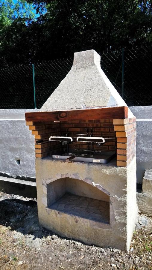 F2 de 45 m2 avec jardin au rdc dans villa chiens OK à 5 min à pied des Thermes de Vernet-les-Bains, location de samedi à samedi Esterno foto
